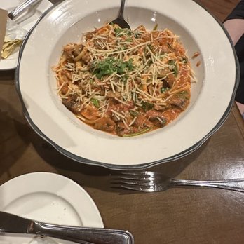 Sebastiano's Italiano - Linguine with mushrooms and spinach in pink marinara. - Italian Near Me - Toledo, Ohio Sebastiano's Italiano - Linguine with mushrooms and spinach in pink marinara. - Italian Near Me - Toledo, Ohio