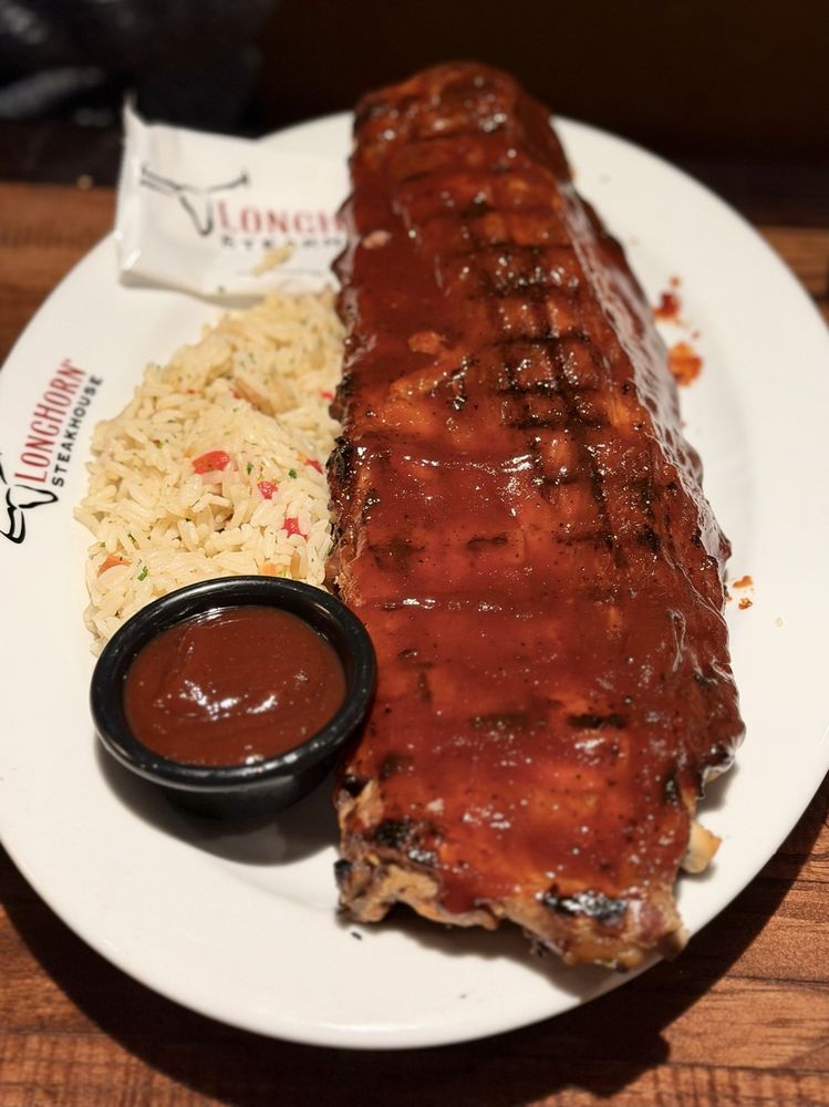 LongHorn Steakhouse - Photo 3