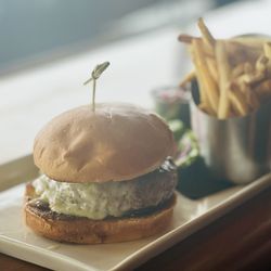 Sticks - Stick burger with avocado