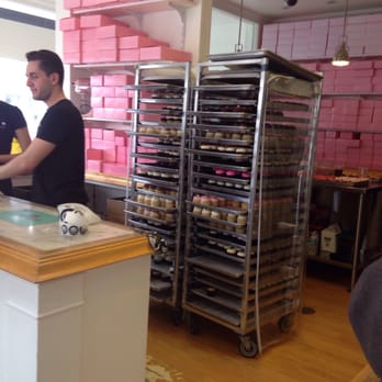 Georgetown Cupcake - Cupcakes Near Me - Washington, DC, District of Columbia