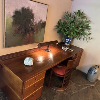 Fallingwater - Desk area in guest suite - Landmarks & Historical Buildings Near Me - Mill Run, Pennsylvania