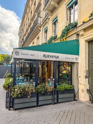 Caviar Kaspia by null