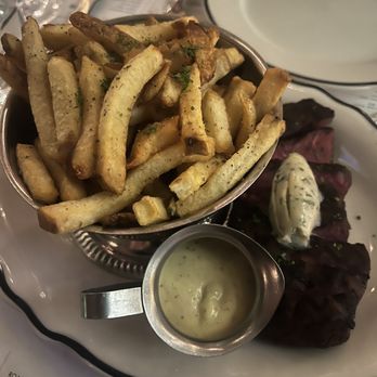 Bar Cecil - Steak frites - Cocktail Bars Near Me - Palm Springs, California Bar Cecil - Steak frites - Cocktail Bars Near Me - Palm Springs, California