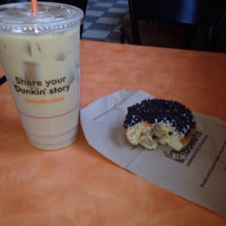 Dunkin' - Cookie dough donut