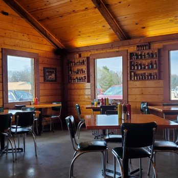 Mahylon's - tables and chairs in a restaurant - Barbeque Near Me - Muskogee, Oklahoma Mahylon's - tables and chairs in a restaurant - Barbeque Near Me - Muskogee, Oklahoma