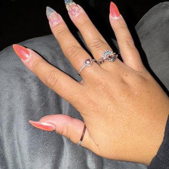 Artistic Nail & Salon - Nail Salons Near Me - Williamsburg, Virginia