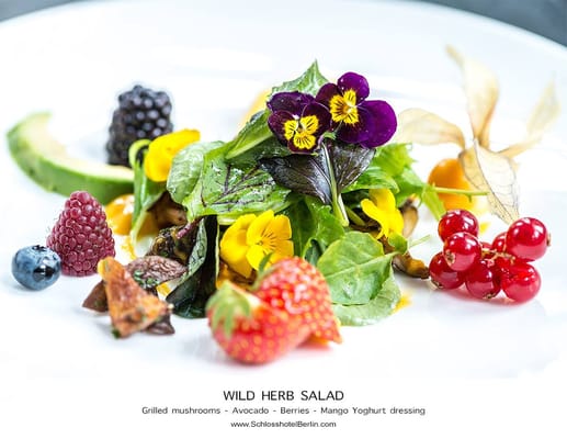 Restaurant im Schlosshotel Berlin by Patrick Hellmann by null