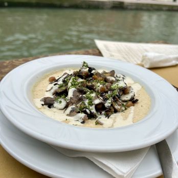 Gam Gam - Hummus with sauté mushrooms - Kosher Near Me - Venice, VE