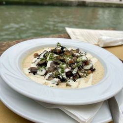Gam Gam - Hummus with sauté mushrooms
