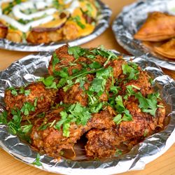 Campbell Pizza - Curry sauce wings. Photo by @martiwantsmore