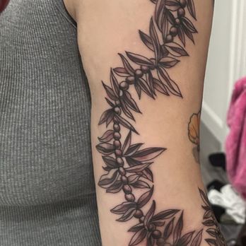 Calaveras Tattoo & Piercing - Maile mokihana lei - Tattoo Near Me - Hayward, California