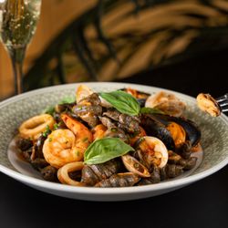 Ai Pazzi - Frutti Di Mare
Squid Ink Pasta Clams, Mussels, Shrimp, Heirloom Tomato, Garlic, Lobster Broth