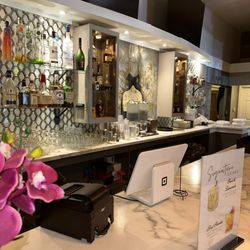 Gourmet Soul - Behind the bar