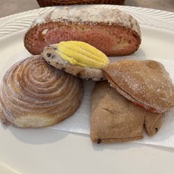 La Espiga Dorada Bakery - Sweet breads and fruit filled empanadas