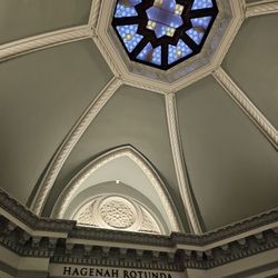 Yerkes Observatory Tours - Beautiful stained glass in the rotunda