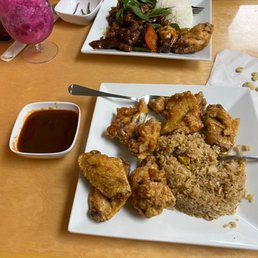 Extra crispy wings traditional were to die for!! And their special sauce was amazing Extra crispy wings traditional were to die for!! And their special sauce was amazing