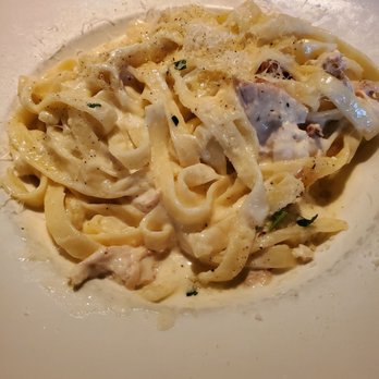 Piatti Danville - Fettuccine Chicken Alfredo, wasn't on the menu, but I ordered it, they delivered.  The picture doesn't do it justice. Perfection. - Italian Near Me - Danville, California