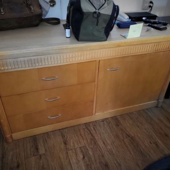 Royal Lodge Motel - A wooden piece thaf held all of my bags! From a time and place when they did things by hand. - Hotels Near Me - Hope, British Columbia