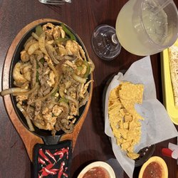 Jalisco Mexican Grill - Fajitas Jalisco, house margarita