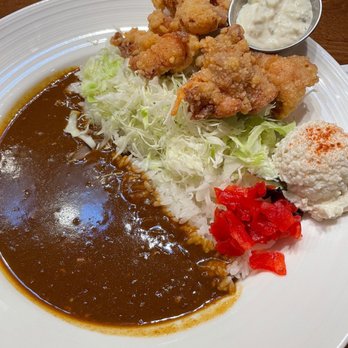 Curry Hyuga - Karaage curry, which includes the karaage dipping sauce alongside the normal curry sides (cabbage, fukujinzuke, and potato salad). 10/10 - Japanese Curry Near Me - Burlingame, California