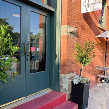 Yvonne's Vegan Kitchen - Outside entrance. - Desserts Near Me - Pasadena, California