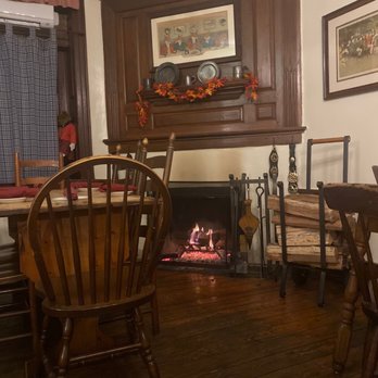 Hunter's Head Tavern - Fireplace - New American Near Me - Upperville, Virginia Hunter's Head Tavern - Fireplace - New American Near Me - Upperville, Virginia