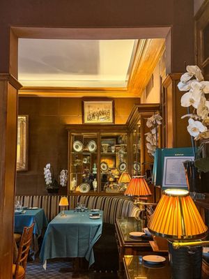 Caviar Kaspia by null