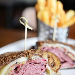 The Greens Country Club - Hot Pastrami & French Fries