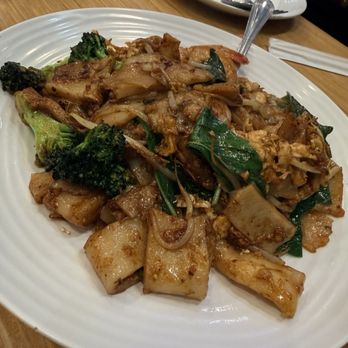 Supa Thai - Stir Fried Chow Fun with Shrimp - Thai Near Me - Kapolei, Hawaii