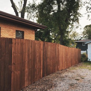 Blue Creek Construction - Drive fence: Cedartoned - Landscaping Near Me