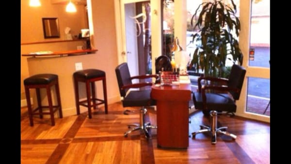 THOMAS DAVID SALON Updated June 2026 19 Reviews 1467 Glenneyre St L 