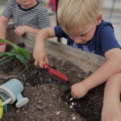 La Cristianita Preschool - Garden time