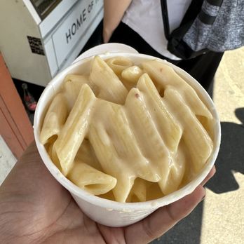 Beecher's Handmade Cheese - World's Best Mac and Cheese Large - Cheese Shops Near Me - Seattle, Washington