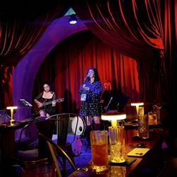 Charade - The jazzy sound of Sip & Curl