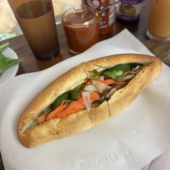 Banh Mi’licious - Veggie lemongrass tofu banh mi - Noodles Near Me - Honolulu, Hawaii Banh Mi’licious - Veggie lemongrass tofu banh mi - Noodles Near Me - Honolulu, Hawaii