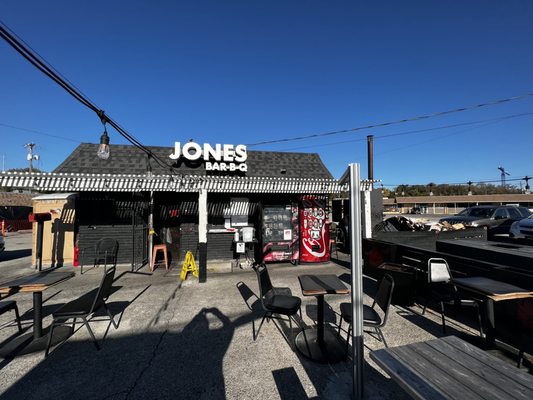 Jones Bar-B-Q by null