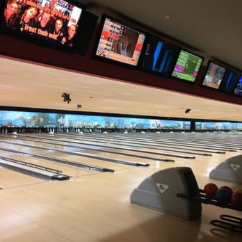 Pinz Bowling Kitchen + Bar - Bowling with the students...we're having so much fun! - Bowling Near Me - Studio City, California Pinz Bowling Kitchen + Bar - Bowling with the students...we're having so much fun! - Bowling Near Me - Studio City, California