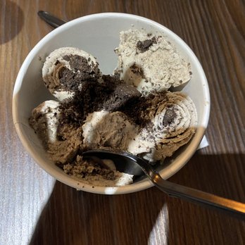 Bango Creamery - Cookie Monster Bango Roll - Ice Cream & Frozen Yogurt Near Me - Los Angeles, California