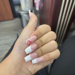 Super Nails & Hair