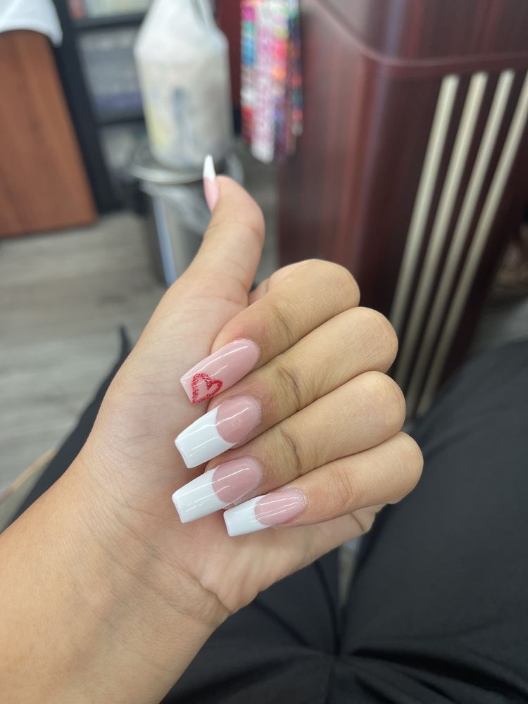Super Nails & Hair Logo