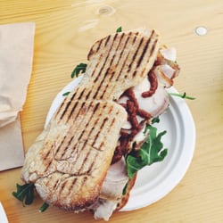 La Fattoria - Grillet italiensk panini med porchetta