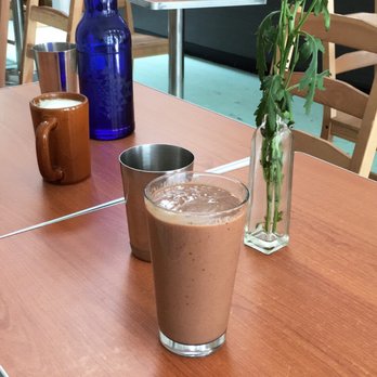 Cafe Wylde - Chai & Golden Chocolate Smoothie - Cafes Near Me - Everett, Washington