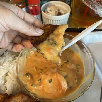 Cafe Colombia - Tostones con camarones ajillo - Colombian Near Me - Lynn, Massachusetts