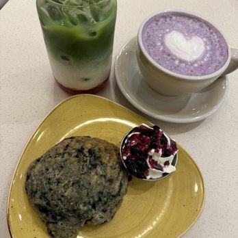 HolmPei Cafe Bistro - Strawberry matcha latte, ube latte and wild blueberry scone - Cafes Near Me - Toronto, Ontario HolmPei Cafe Bistro - Strawberry matcha latte, ube latte and wild blueberry scone - Cafes Near Me - Toronto, Ontario