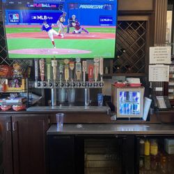 The Oaks Bar & Grill - Beers on tap