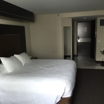 Hyatt Regency Toronto - Room on the 20th floor - Hotels Near Me - Toronto, Ontario Hyatt Regency Toronto - Room on the 20th floor - Hotels Near Me - Toronto, Ontario