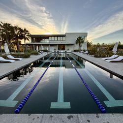 Four Seasons - 25 meter lap pool is beautiful, and great temp for workouts