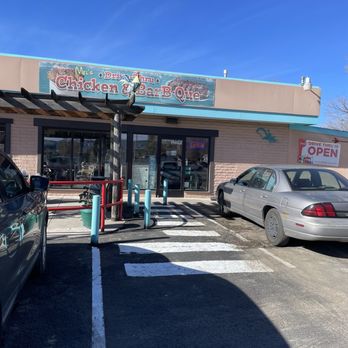 Mel’s Drive Thru Chicken and BBQ - Front Area - Chicken Wings Near Me - Cuba, New Mexico