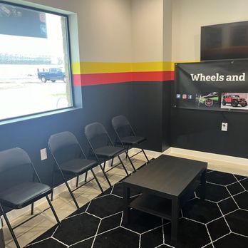 Black Optix Tint - Waiting room is nice and clean. - Car Window Tinting Near Me - Cedar Park, Texas