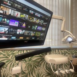Ronelle Claypool, DDS - Netflix in the room!